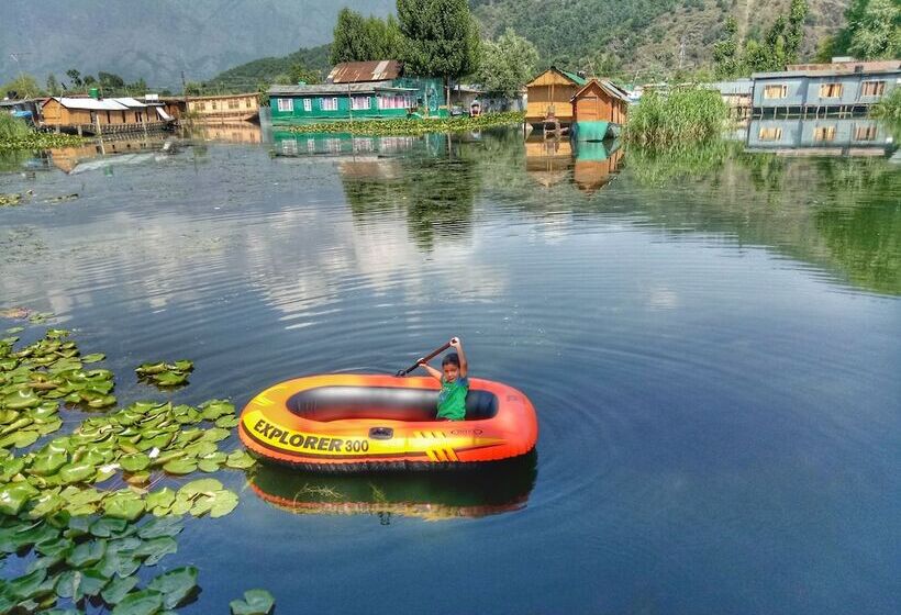 בית מלון כפרי New Bul Bul Group Of Houseboats