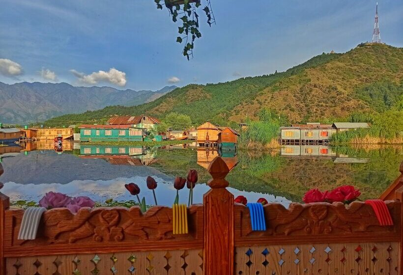 בית מלון כפרי New Bul Bul Group Of Houseboats