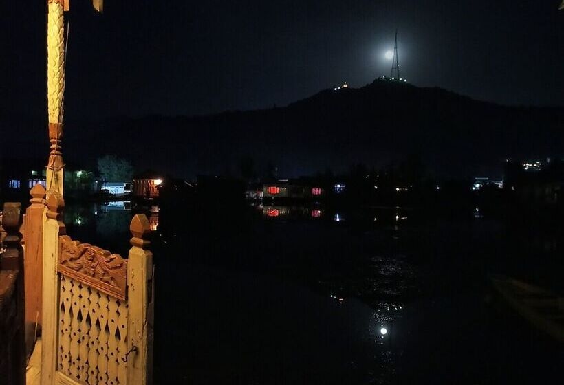 בית מלון כפרי New Bul Bul Group Of Houseboats