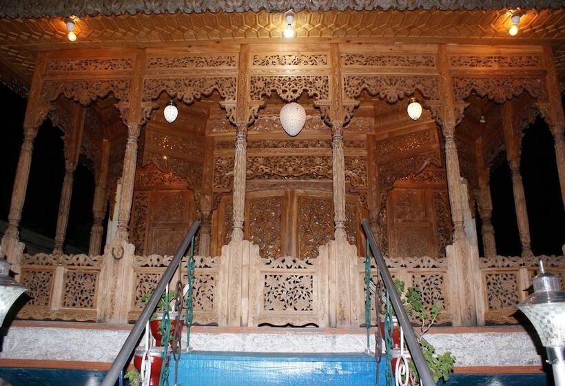 בית מלון כפרי New Bul Bul Group Of Houseboats