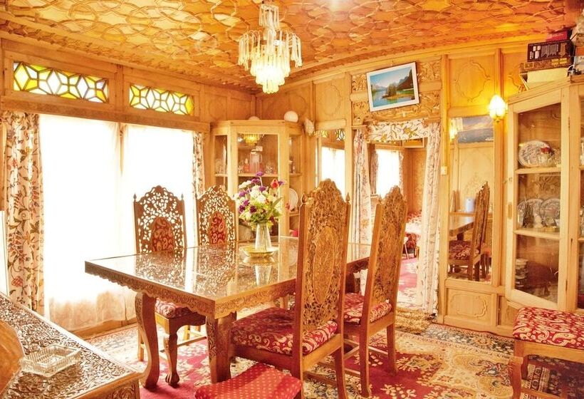 בית מלון כפרי New Bul Bul Group Of Houseboats