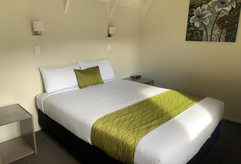 هتل Admirals Motor Inn