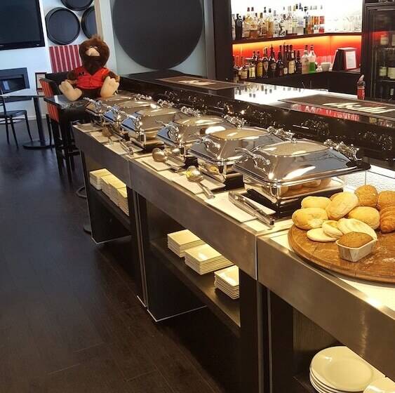 هتل Carnmore Chateau Marlborough