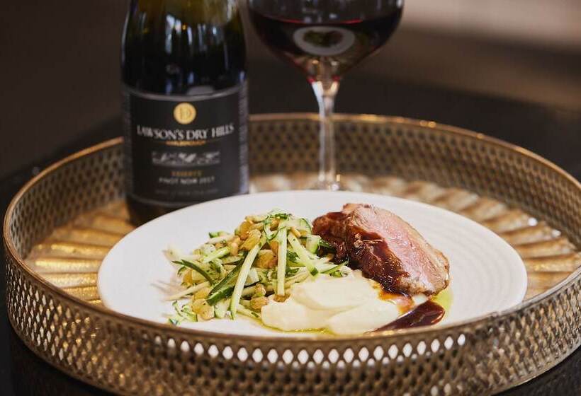 هتل Carnmore Chateau Marlborough