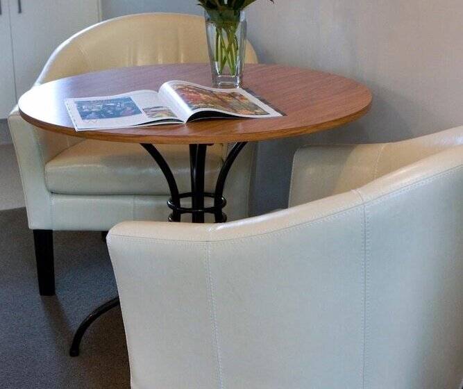 هتل Knightsbridge Court Motor Lodge