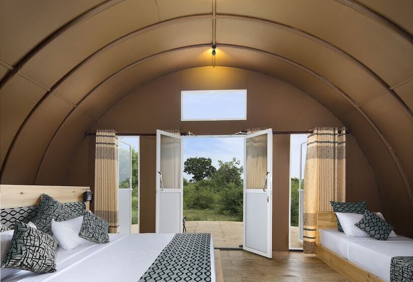 ホテル Leopard Nest   Glamping In Yala