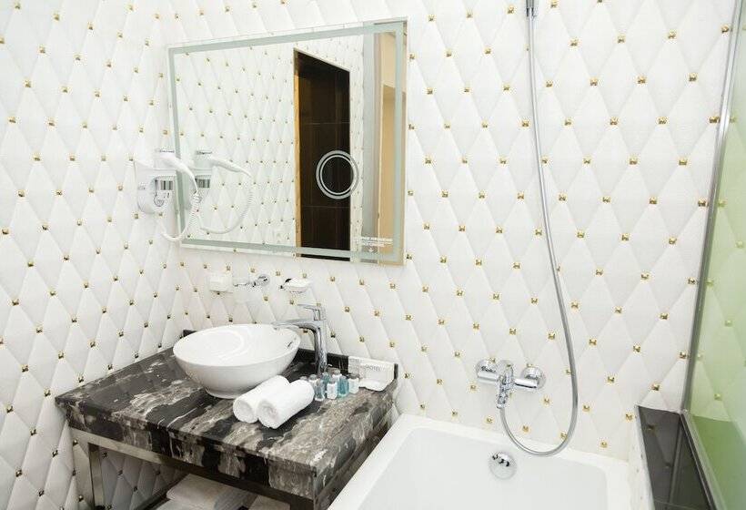 Bliss Hotel & Spa