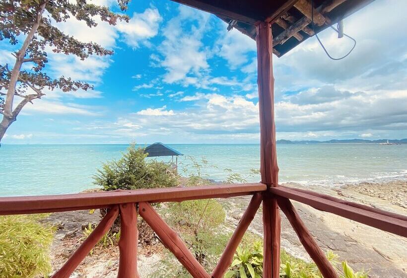 هتل The Jemuruk Island Resort