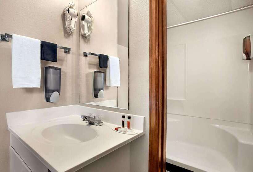 فندق Travelodge By Wyndham Guernsey