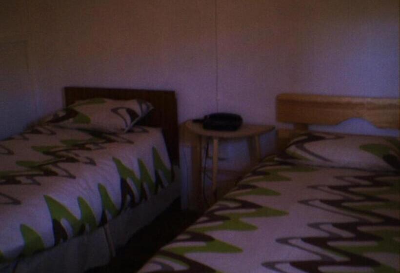 פנסיון Trackers Inn