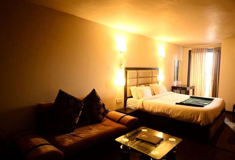 ホテル Aksa Srinagar