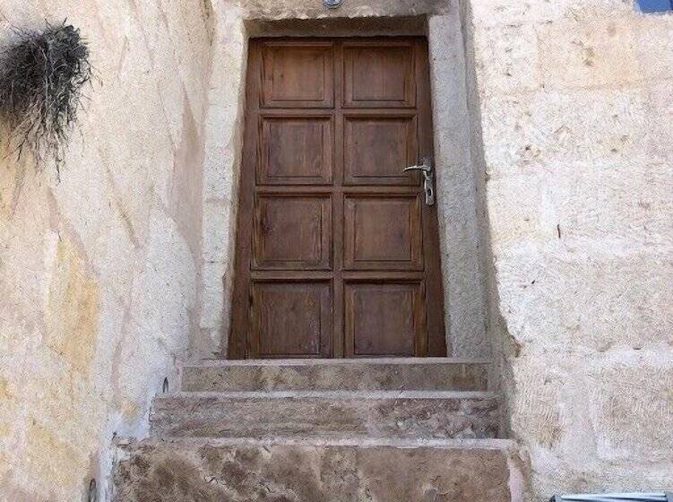 هتل Cappadocia Cave House