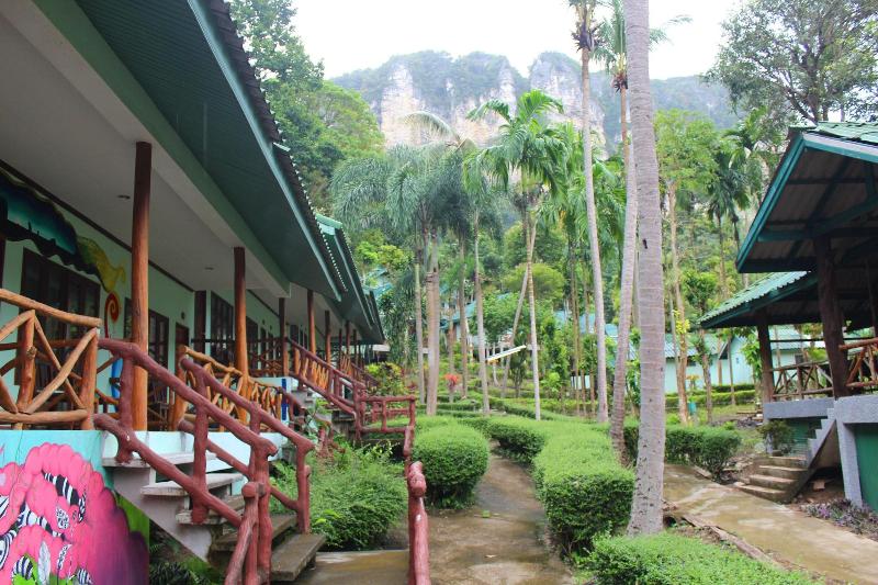 هتل Chill Out Bar And Bungalows