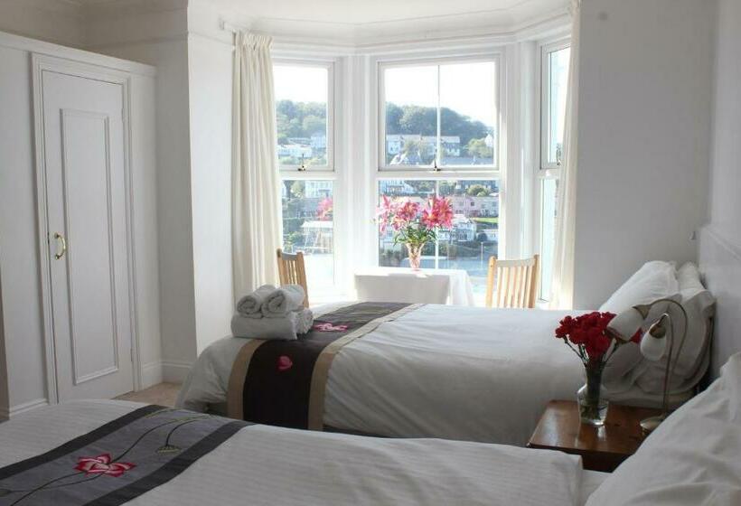بنسيون Silver Birch Guest House