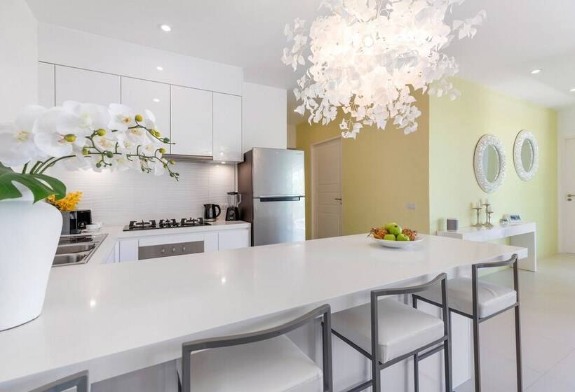 Villa White Orchid