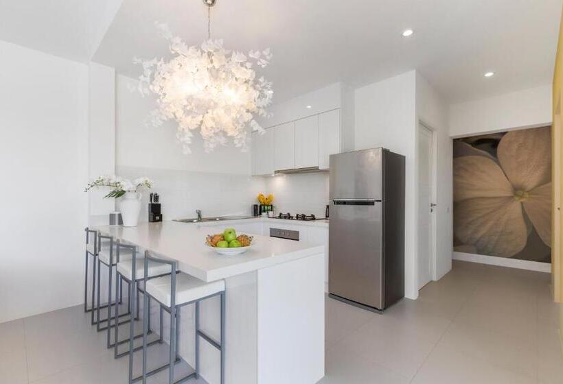 Villa White Orchid