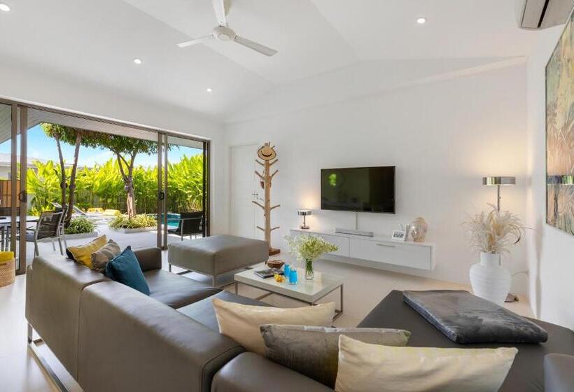 Villa White Orchid