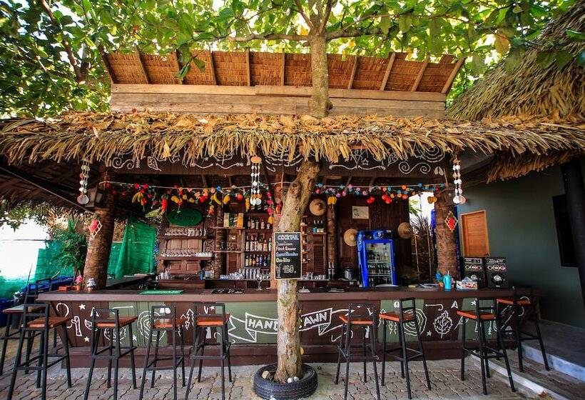 Bandon Beach Bar & Hostel   Adults Only