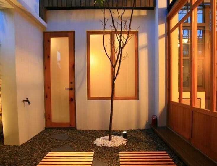 تختخواب و صبحانه Antsu