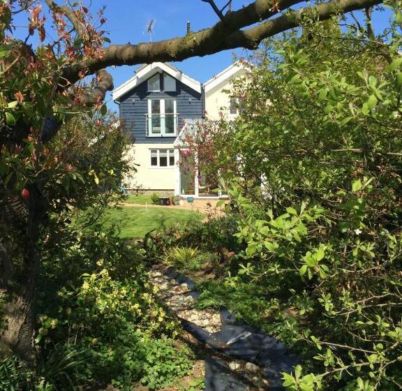 تختخواب و صبحانه Laurels