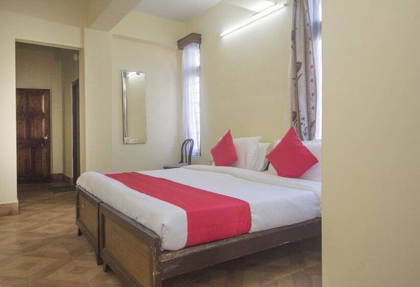 هتل Gompus By Oyo Rooms