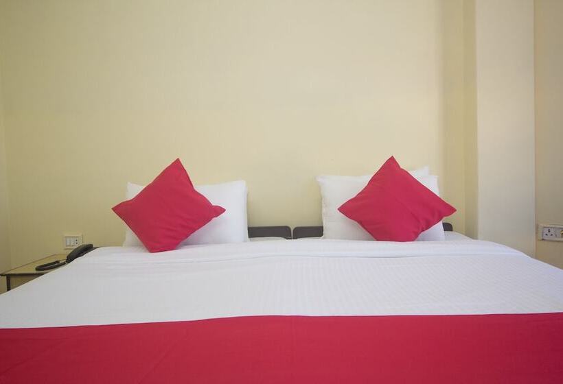 هتل Gompus By Oyo Rooms