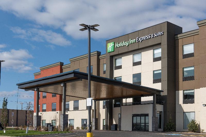 هتل Holiday Inn Express & Suites   North Battleford, An Ihg
