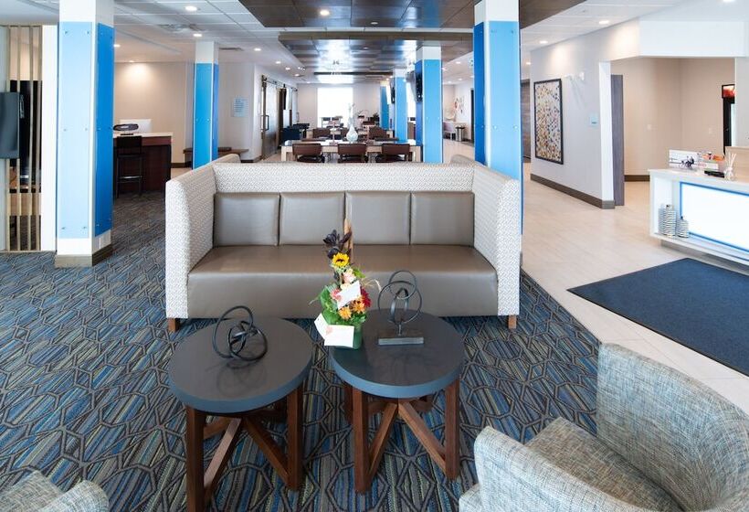 هتل Holiday Inn Express & Suites   North Battleford, An Ihg