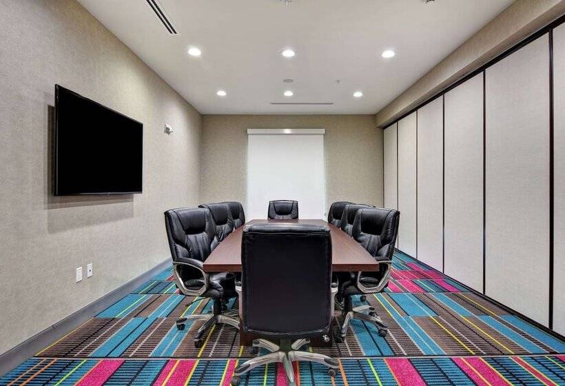 בית מלון כפרי Home2 Suites By Hilton Pecos