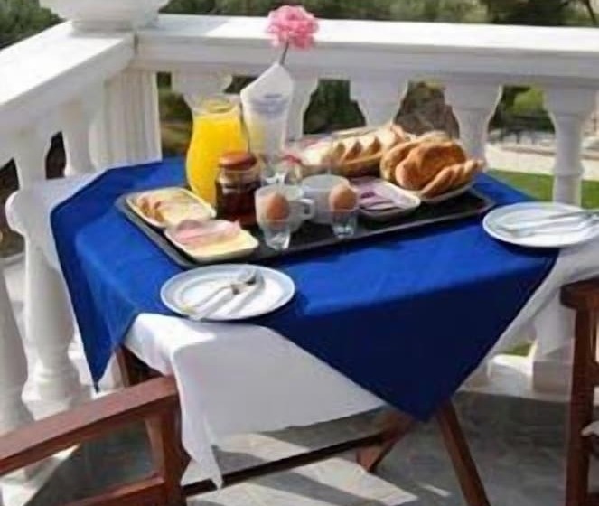 هتل Mesogeios 2000