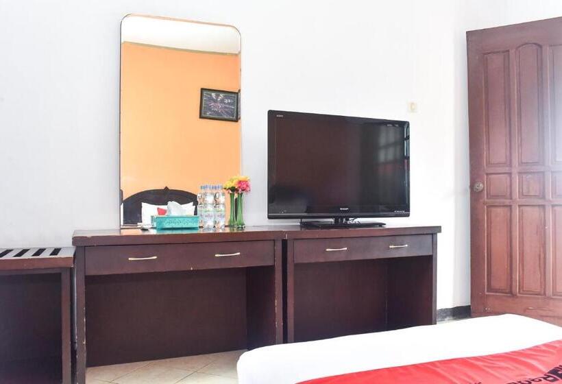 Пансион Reddoorz Plus @ Tirta Kencana