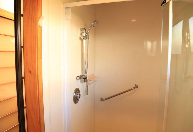 Papakura Motor Lodge & Motel