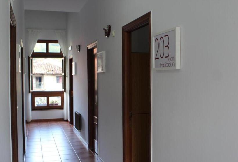 Albergue Cabrales   Hostel