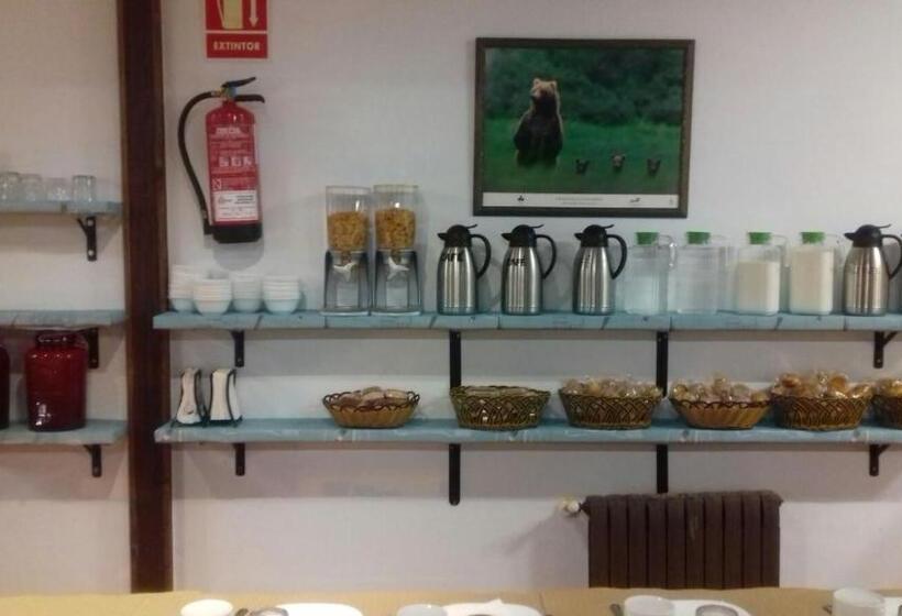 Albergue Cabrales   Hostel