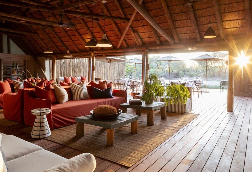 هتل Simbavati River Lodge