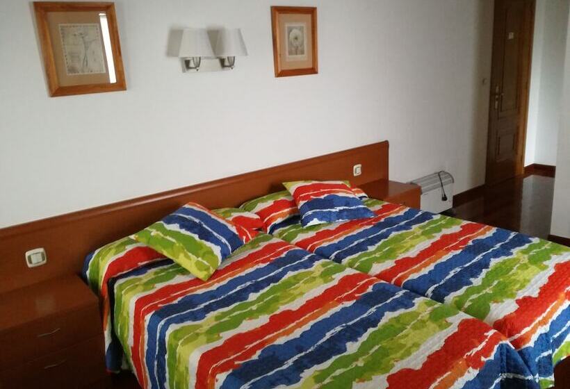 بنسيون Hostal Central