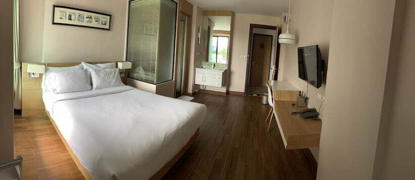 هتل Coco Beach Resort Bangsaen