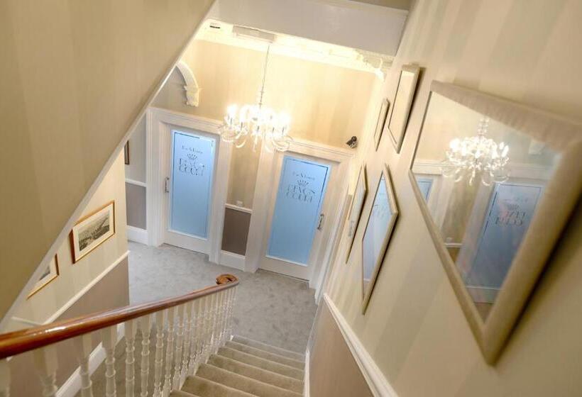 فندق The Devon Court