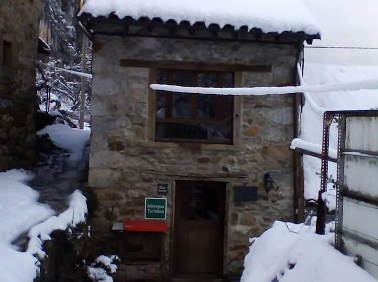 Albergue La Aldea   Hostel
