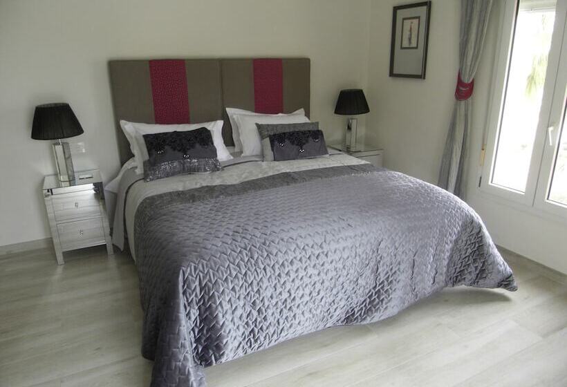 Bed and Breakfast Three Palms   Adults Only