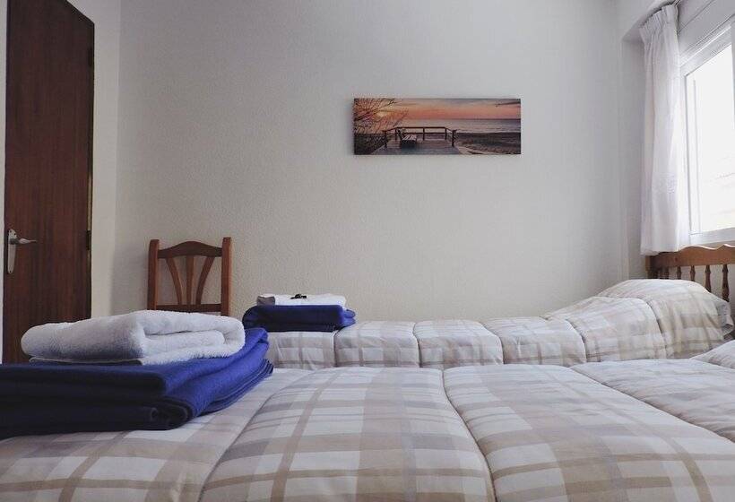 پانسیون Hostal Monreal