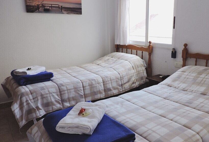 پانسیون Hostal Monreal