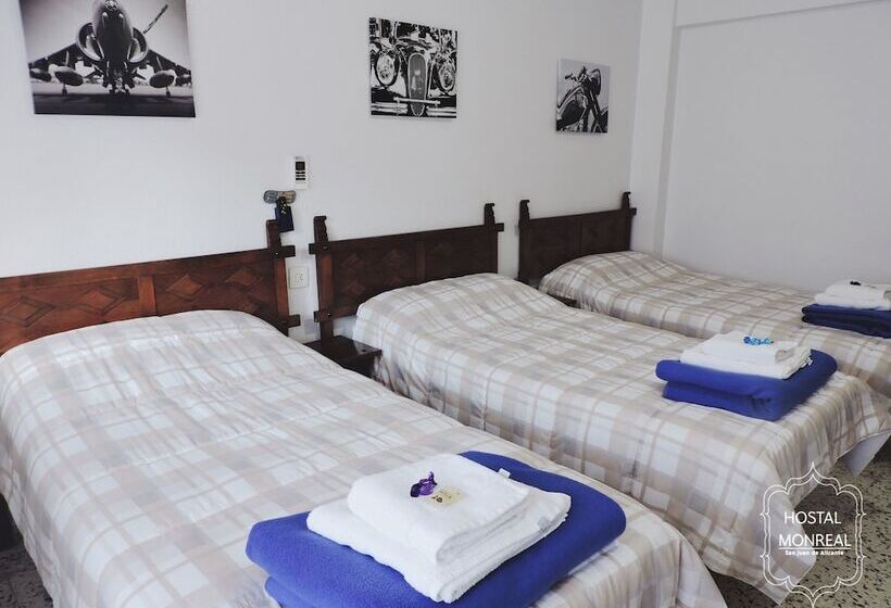 پانسیون Hostal Monreal