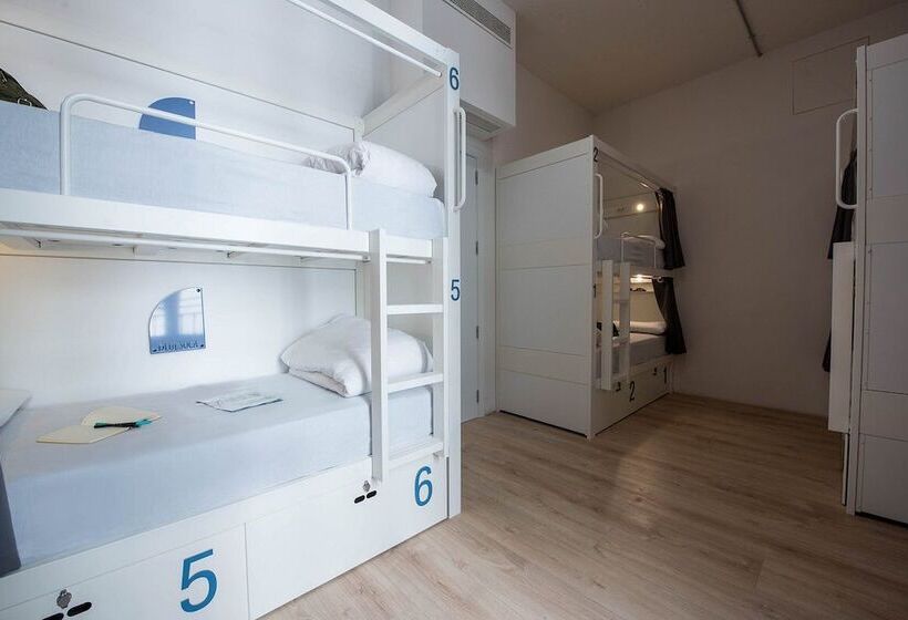 Room00 Gran Vía Hostel