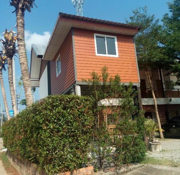 膳宿费 Charlee House