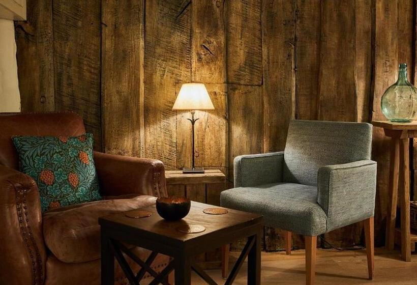 فندق Tudor Farmhouse