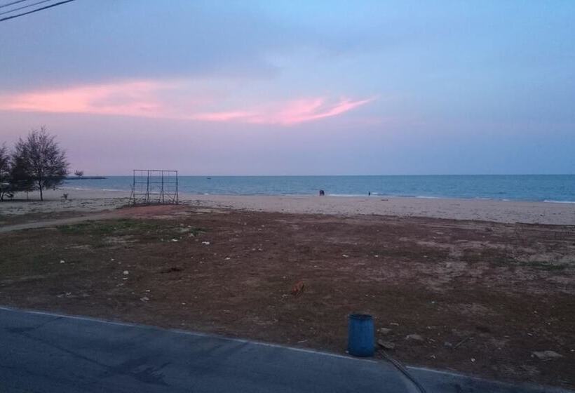 پانسیون Happy House On The Beach