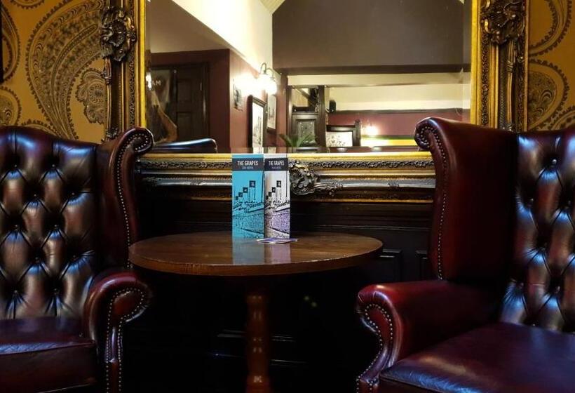 فندق فئة نجمة واحدة The Grapes Pub