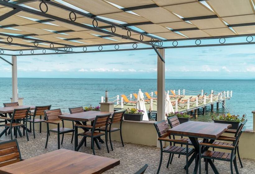 هتل Assos Kayalar Blue Beach