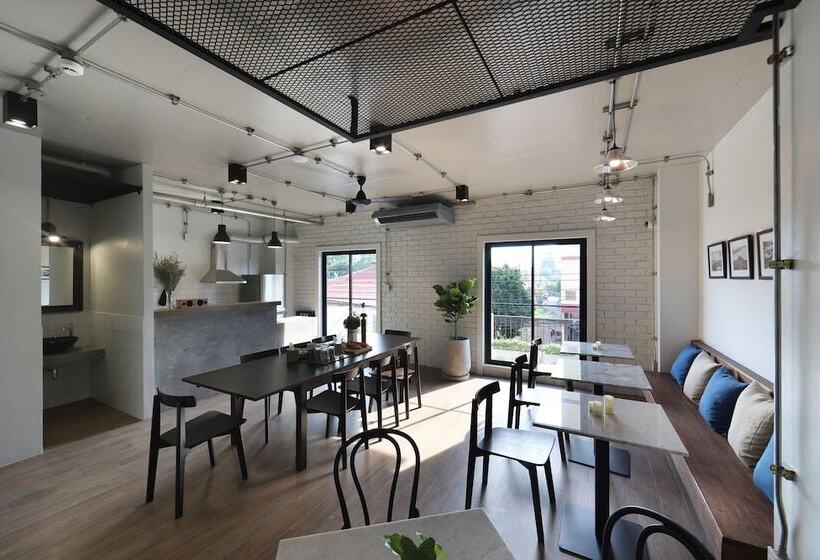 فندق Sukh Serviced Apartment